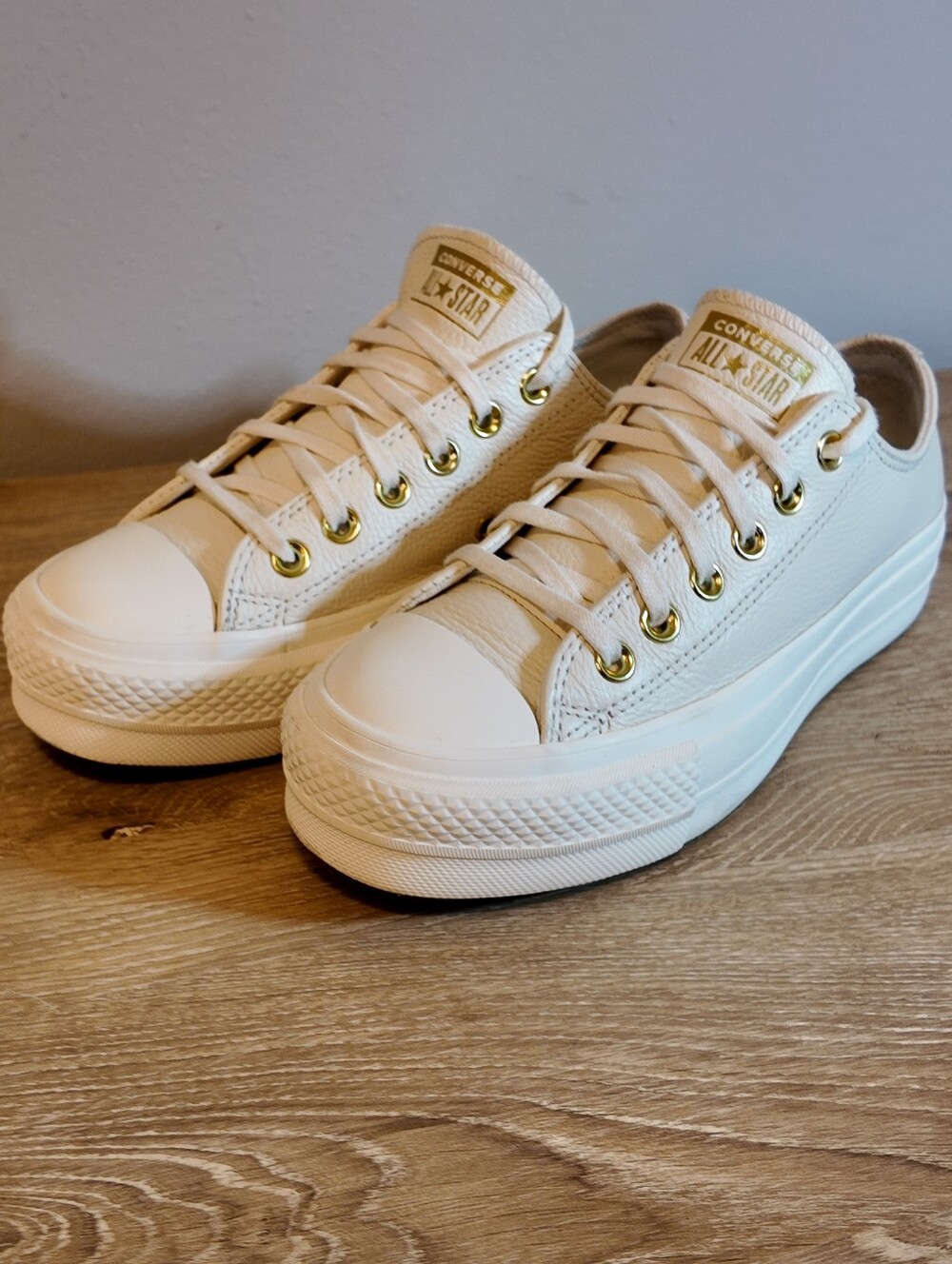Converse Chuck Taylor All Star Plarform Low Top/ White/ Women's Size 7 - Picture 2 of 13